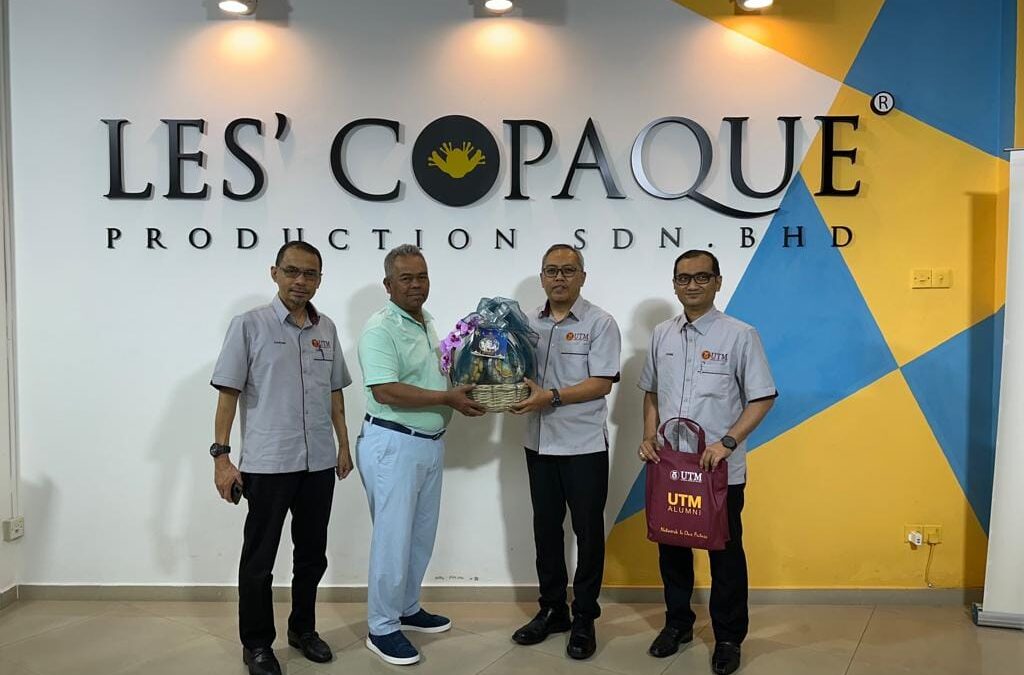 Kunjungan Hormat kepada alumni UTM, Tn Hj Burhanuddin bin Md. Radzi Pengarah Urusan Les Copaque