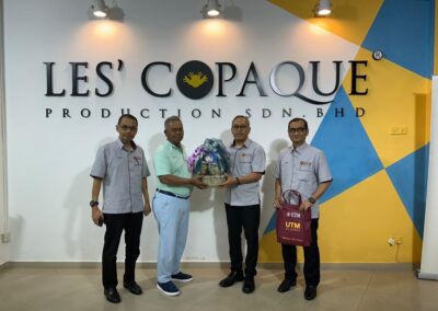 Kunjungan Hormat kepada alumni UTM, Tn Hj Burhanuddin bin Md. Radzi Pengarah Urusan Les Copaque