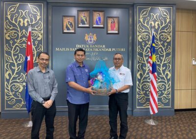 KUNJUNGAN HORMAT ALUMNI UTM SEMPENA RAMADAN 1444H
