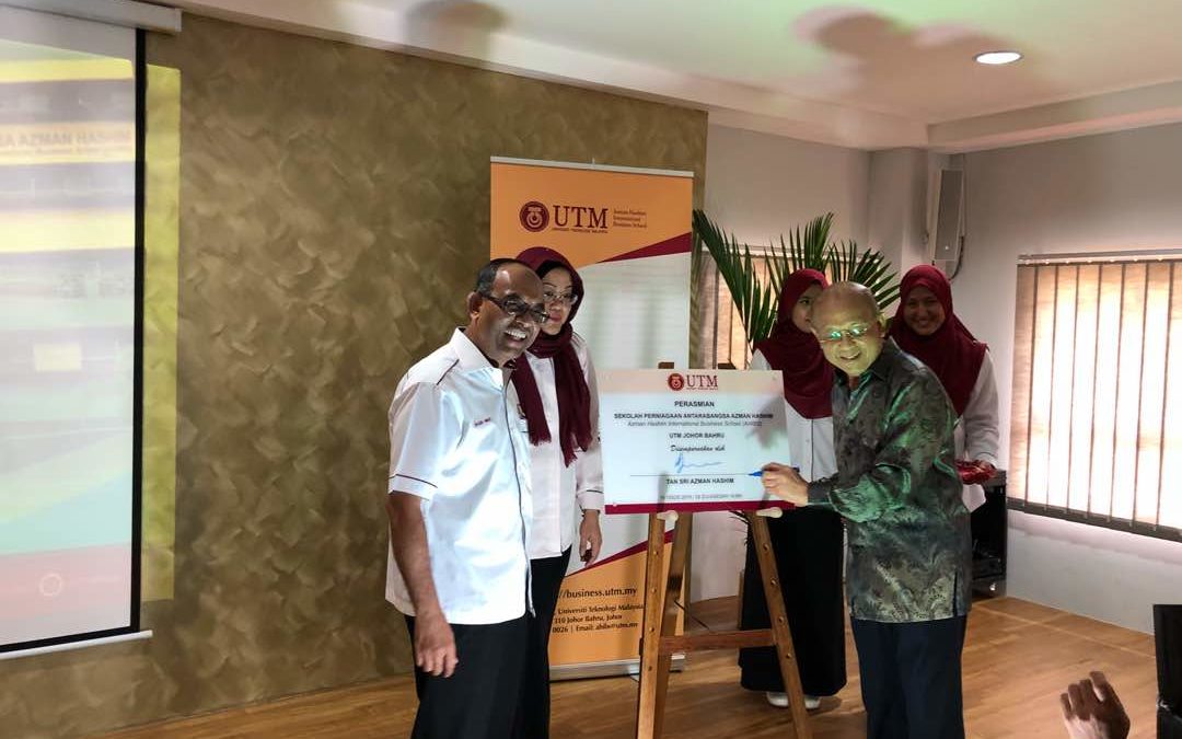 Tan Sri Azman Hashim Rasmi Sekolah Perniagaan Antarabangsa Azman Hashim UTM Johor Bahru