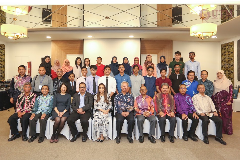 UTM TAWARKAN 21 PENERIMA BIASISWA ENDOWMEN AZMAN HASHIM SESI 2018/2019