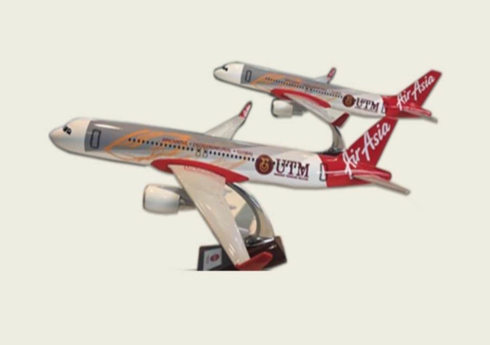 JUALAN AMAL MODEL KAPAL TERBANG UTM-AIRASIA